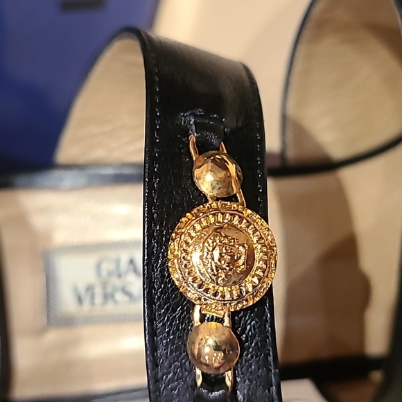 GIANNI VERSACE leather sandals with gold accessories and ankle strap. Size 40 - Picture 5 of 14